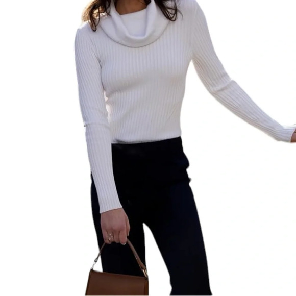 NWOT Women’s Stretchable Cowl Neck Turtle Neck Sweater - Picture 3 of 4